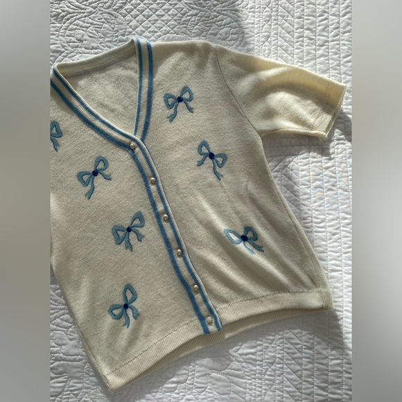 Vintage | Union-Made Bow Sweater - Picture 2 of 8